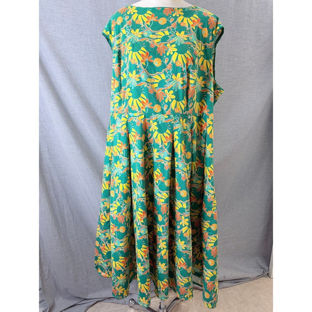 Bright and Beautiful Midi Dress Green Floral Sunburst Mod Retro Plus 24